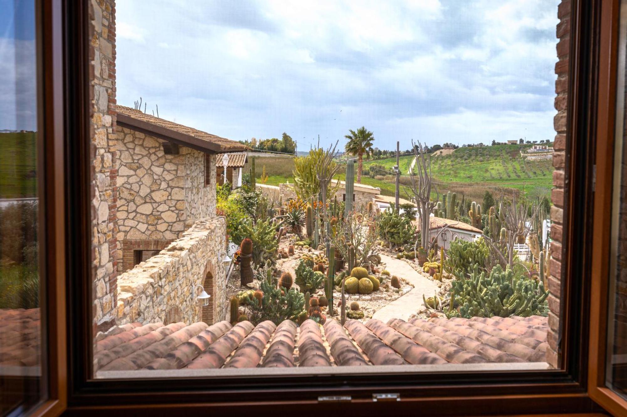 Relais Garden Cactus B&B Favara Exterior foto